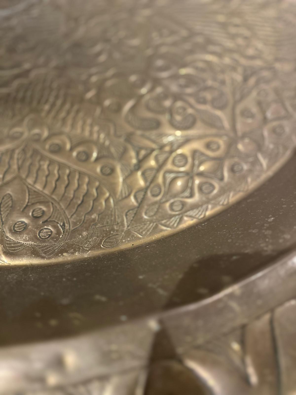 xxLarge Moroccan Hand-Chased Brass Tray – 90cm – Mid 20th Centuryxx